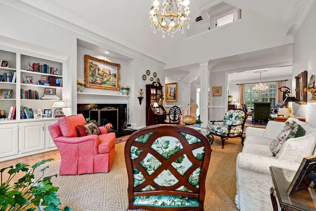 100 Grogans Lake Drive, Sandy Springs, Georgia 30350, 5 Bedrooms Bedrooms, ,4 BathroomsBathrooms,Residential,Sold,100 Grogans Lake Drive,7219711