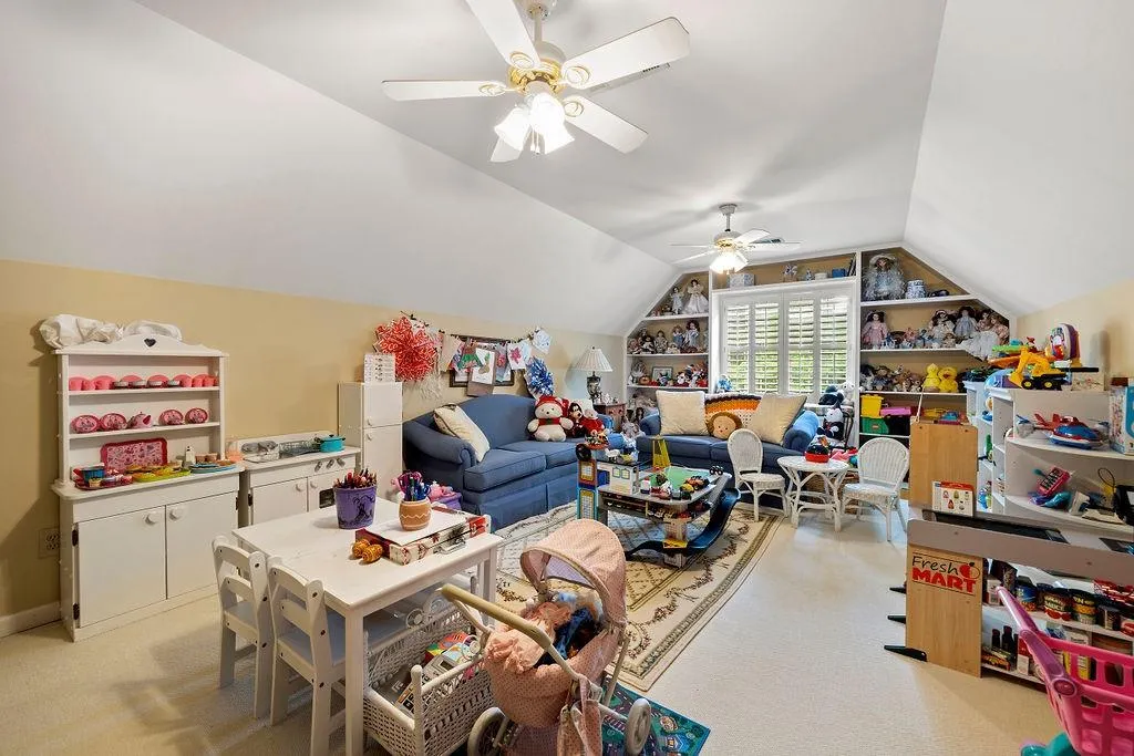 100 Grogans Lake Drive, Sandy Springs, Georgia 30350, 5 Bedrooms Bedrooms, ,4 BathroomsBathrooms,Residential,Sold,100 Grogans Lake Drive,7219711