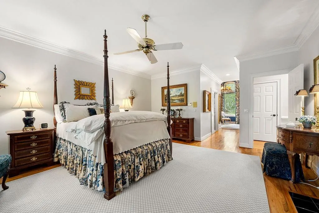 100 Grogans Lake Drive, Sandy Springs, Georgia 30350, 5 Bedrooms Bedrooms, ,4 BathroomsBathrooms,Residential,Sold,100 Grogans Lake Drive,7219711