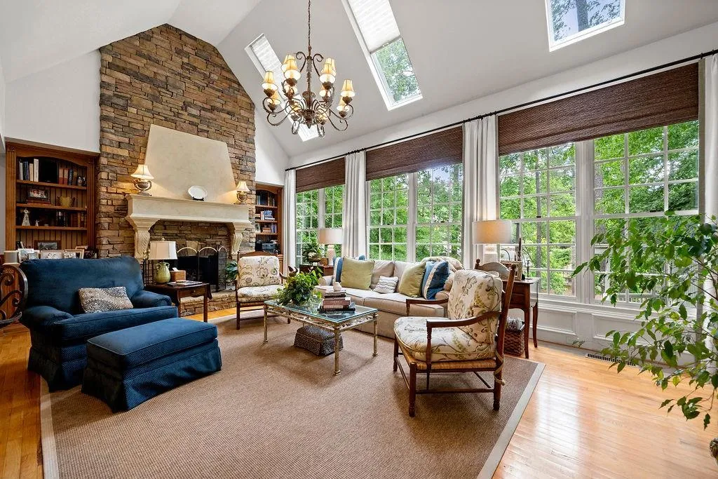 100 Grogans Lake Drive, Sandy Springs, Georgia 30350, 5 Bedrooms Bedrooms, ,4 BathroomsBathrooms,Residential,Sold,100 Grogans Lake Drive,7219711