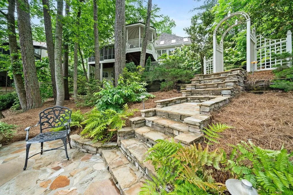 100 Grogans Lake Drive, Sandy Springs, Georgia 30350, 5 Bedrooms Bedrooms, ,4 BathroomsBathrooms,Residential,Sold,100 Grogans Lake Drive,7219711