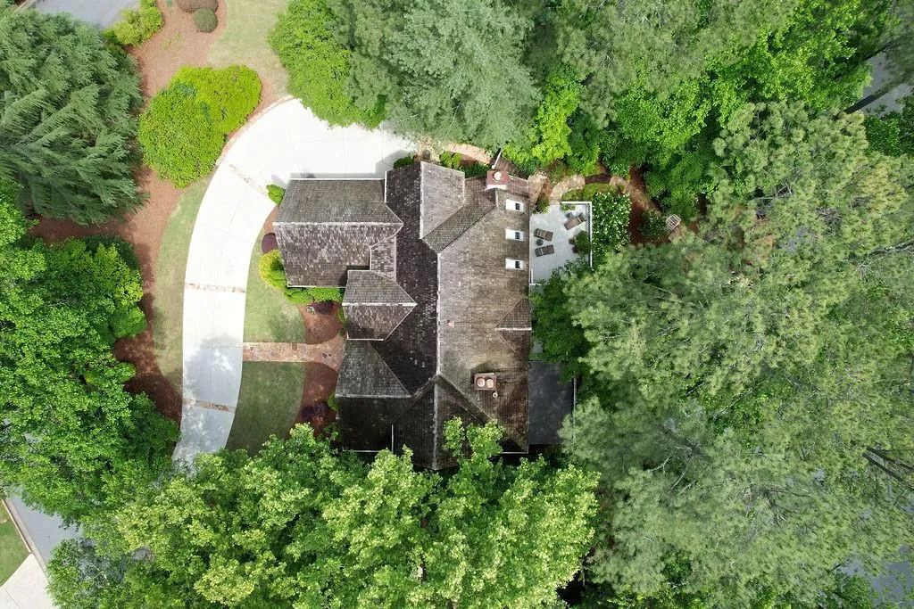 100 Grogans Lake Drive, Sandy Springs, Georgia 30350, 5 Bedrooms Bedrooms, ,4 BathroomsBathrooms,Residential,Sold,100 Grogans Lake Drive,7219711