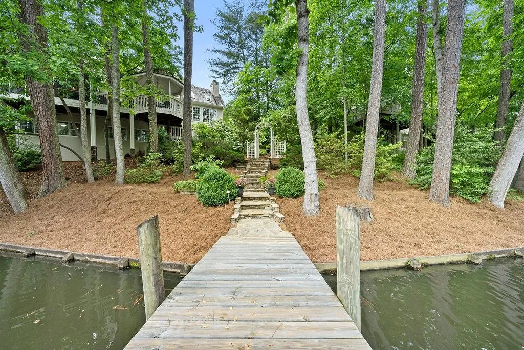 100 Grogans Lake Drive, Sandy Springs, Georgia 30350, 5 Bedrooms Bedrooms, ,4 BathroomsBathrooms,Residential,Sold,100 Grogans Lake Drive,7219711