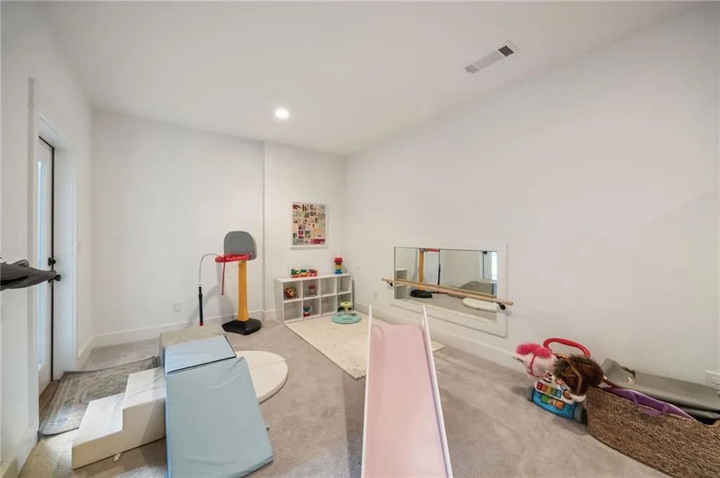 304 Meadowbrook Drive Ne, Atlanta, Georgia 30342, 6 Bedrooms Bedrooms, ,6 BathroomsBathrooms,Residential,Sold,304 Meadowbrook Drive Ne,7574489