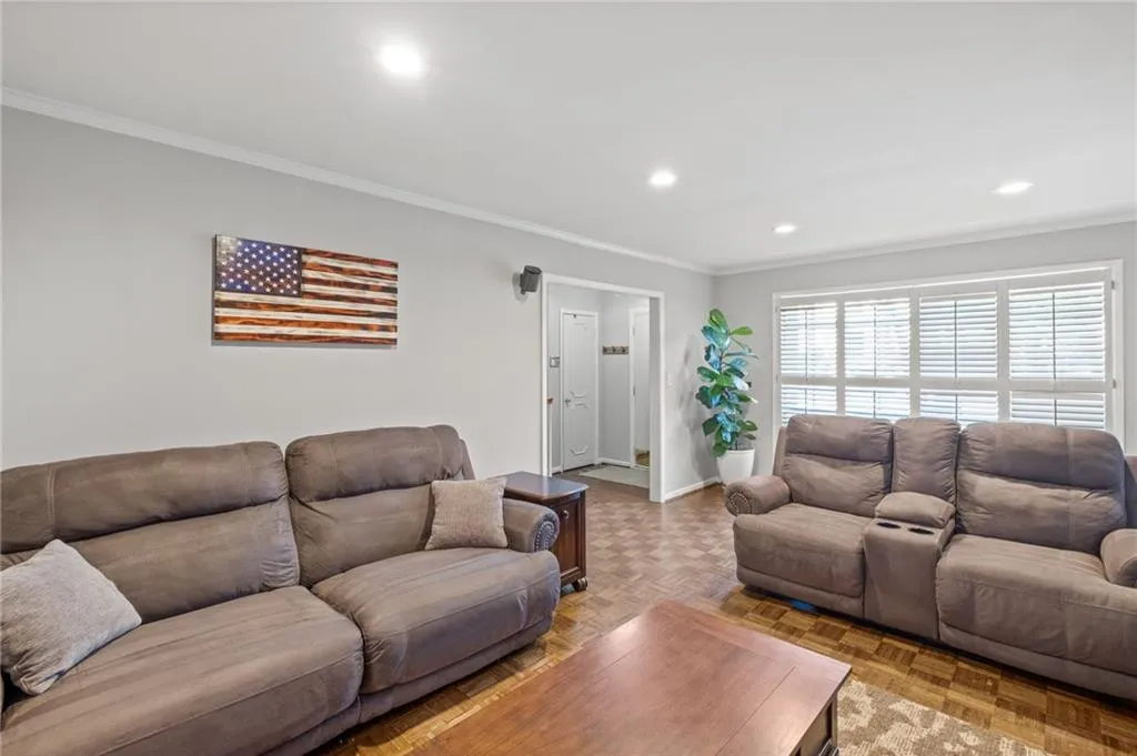 5400 Roswell Road Unit I4, Atlanta, Georgia 30342, 3 Bedrooms Bedrooms, ,2 BathroomsBathrooms,Residential,Sold,5400 Roswell Road Unit I4,7339522