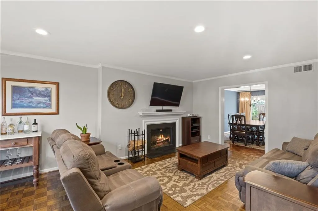 5400 Roswell Road Unit I4, Atlanta, Georgia 30342, 3 Bedrooms Bedrooms, ,2 BathroomsBathrooms,Residential,Sold,5400 Roswell Road Unit I4,7339522