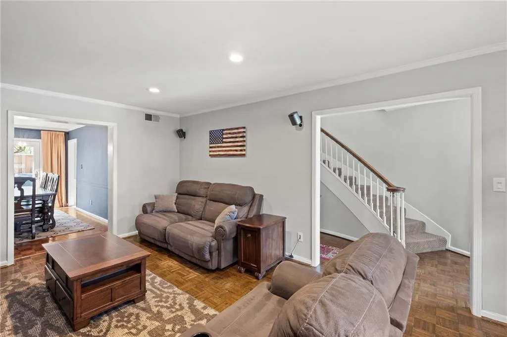 5400 Roswell Road Unit I4, Atlanta, Georgia 30342, 3 Bedrooms Bedrooms, ,2 BathroomsBathrooms,Residential,Sold,5400 Roswell Road Unit I4,7339522