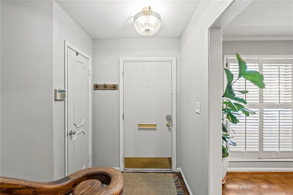 5400 Roswell Road Unit I4, Atlanta, Georgia 30342, 3 Bedrooms Bedrooms, ,2 BathroomsBathrooms,Residential,Sold,5400 Roswell Road Unit I4,7339522