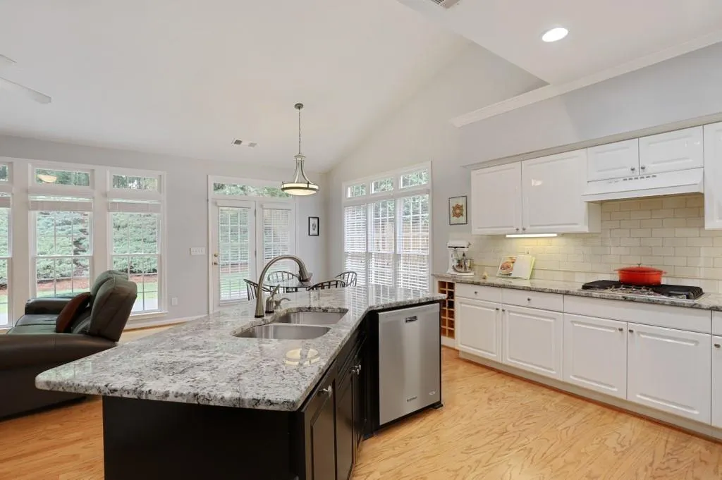 185 Smithdun Lane, Sandy Springs, Georgia 30350, 4 Bedrooms Bedrooms, ,3 BathroomsBathrooms,Residential,Sold,185 Smithdun Lane,6729589