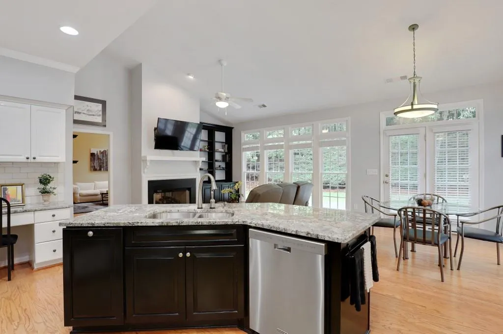 185 Smithdun Lane, Sandy Springs, Georgia 30350, 4 Bedrooms Bedrooms, ,3 BathroomsBathrooms,Residential,Sold,185 Smithdun Lane,6729589