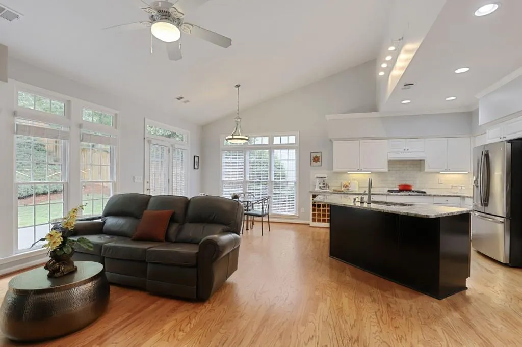 185 Smithdun Lane, Sandy Springs, Georgia 30350, 4 Bedrooms Bedrooms, ,3 BathroomsBathrooms,Residential,Sold,185 Smithdun Lane,6729589