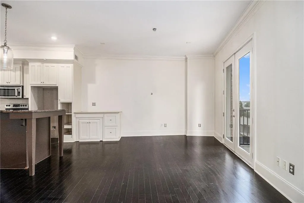 2255 Peachtree Road Ne Unit 527, Atlanta, Georgia 30309, 1 Bedroom Bedrooms, ,1 BathroomBathrooms,Residential,For Sale,2255 Peachtree Road Ne Unit 527,7623552