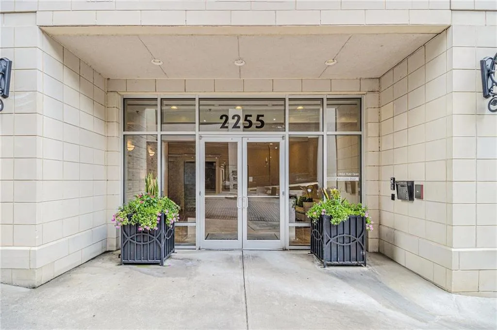 2255 Peachtree Road Ne Unit 527, Atlanta, Georgia 30309, 1 Bedroom Bedrooms, ,1 BathroomBathrooms,Residential,For Sale,2255 Peachtree Road Ne Unit 527,7623552