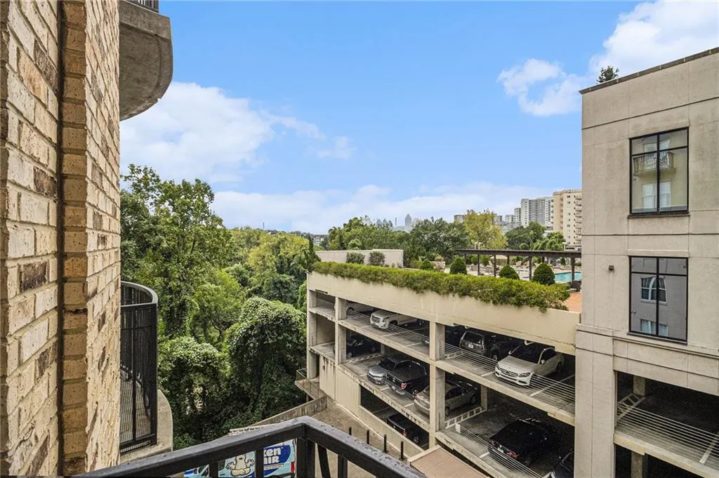 2255 Peachtree Road Ne Unit 527, Atlanta, Georgia 30309, 1 Bedroom Bedrooms, ,1 BathroomBathrooms,Residential,For Sale,2255 Peachtree Road Ne Unit 527,7623552