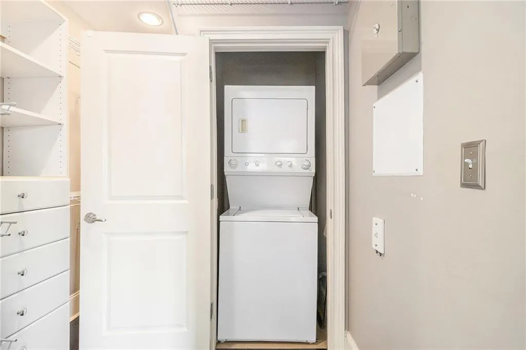 2255 Peachtree Road Ne Unit 527, Atlanta, Georgia 30309, 1 Bedroom Bedrooms, ,1 BathroomBathrooms,Residential,For Sale,2255 Peachtree Road Ne Unit 527,7623552