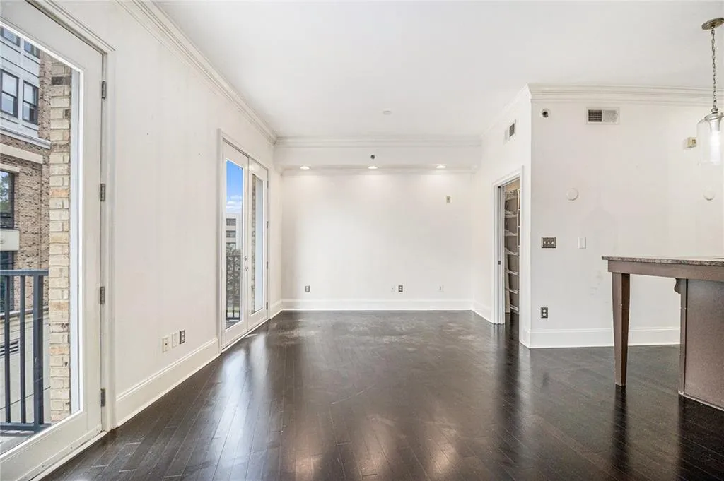 2255 Peachtree Road Ne Unit 527, Atlanta, Georgia 30309, 1 Bedroom Bedrooms, ,1 BathroomBathrooms,Residential,For Sale,2255 Peachtree Road Ne Unit 527,7623552
