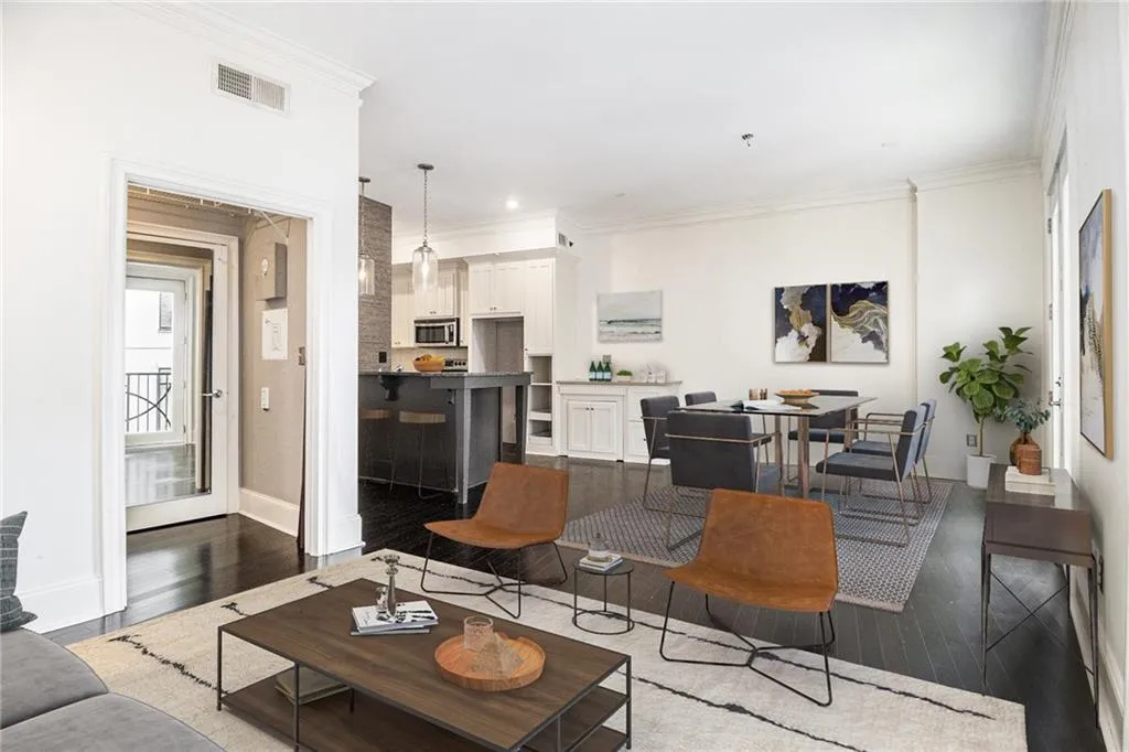 2255 Peachtree Road Ne Unit 527, Atlanta, Georgia 30309, 1 Bedroom Bedrooms, ,1 BathroomBathrooms,Residential,For Sale,2255 Peachtree Road Ne Unit 527,7623552