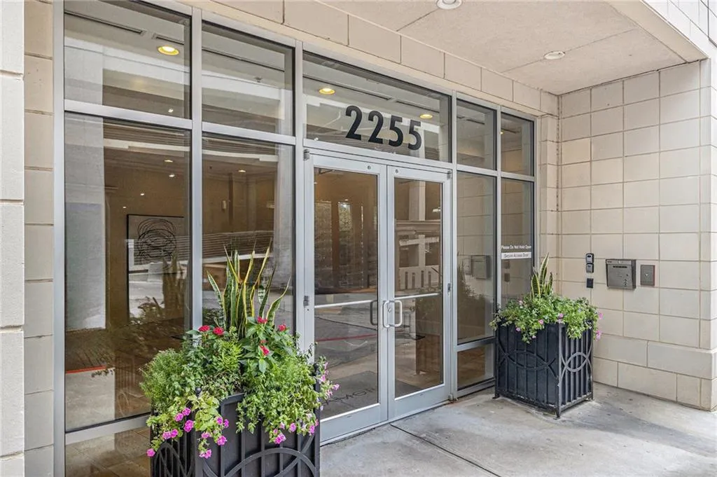 2255 Peachtree Road Ne Unit 527, Atlanta, Georgia 30309, 1 Bedroom Bedrooms, ,1 BathroomBathrooms,Residential,For Sale,2255 Peachtree Road Ne Unit 527,7623552