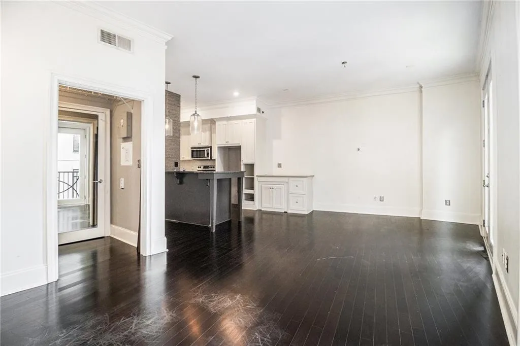 2255 Peachtree Road Ne Unit 527, Atlanta, Georgia 30309, 1 Bedroom Bedrooms, ,1 BathroomBathrooms,Residential,For Sale,2255 Peachtree Road Ne Unit 527,7623552