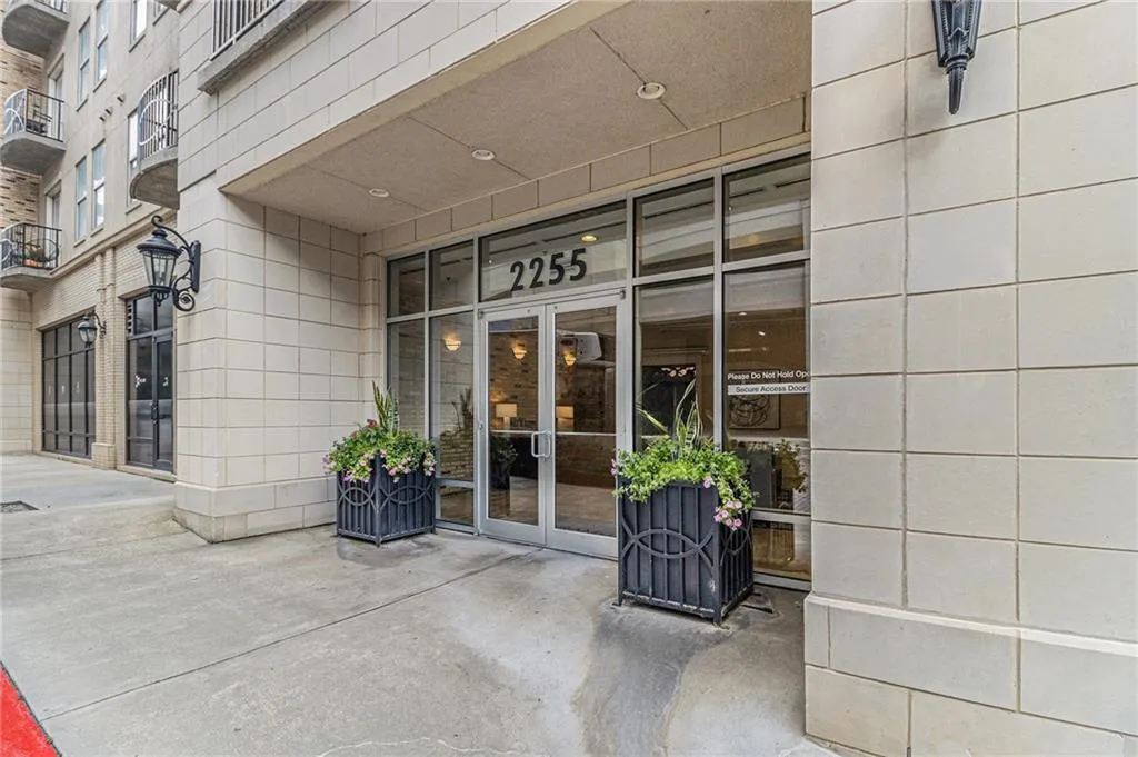 2255 Peachtree Road Ne Unit 527, Atlanta, Georgia 30309, 1 Bedroom Bedrooms, ,1 BathroomBathrooms,Residential,For Sale,2255 Peachtree Road Ne Unit 527,7623552