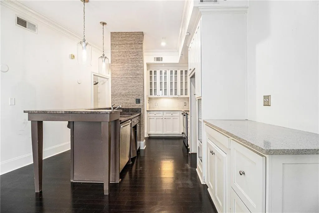 2255 Peachtree Road Ne Unit 527, Atlanta, Georgia 30309, 1 Bedroom Bedrooms, ,1 BathroomBathrooms,Residential,For Sale,2255 Peachtree Road Ne Unit 527,7623552
