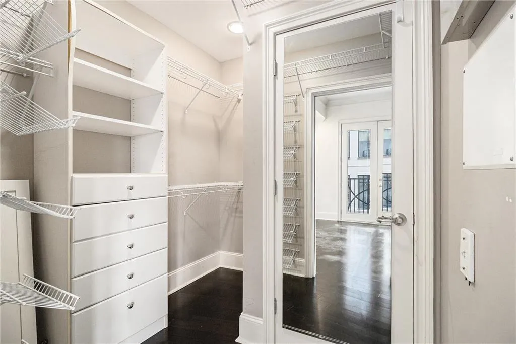 2255 Peachtree Road Ne Unit 527, Atlanta, Georgia 30309, 1 Bedroom Bedrooms, ,1 BathroomBathrooms,Residential,For Sale,2255 Peachtree Road Ne Unit 527,7623552