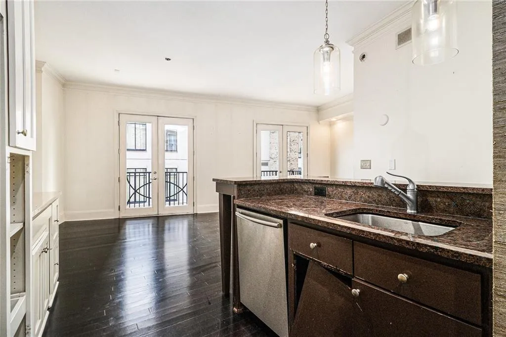 2255 Peachtree Road Ne Unit 527, Atlanta, Georgia 30309, 1 Bedroom Bedrooms, ,1 BathroomBathrooms,Residential,For Sale,2255 Peachtree Road Ne Unit 527,7623552
