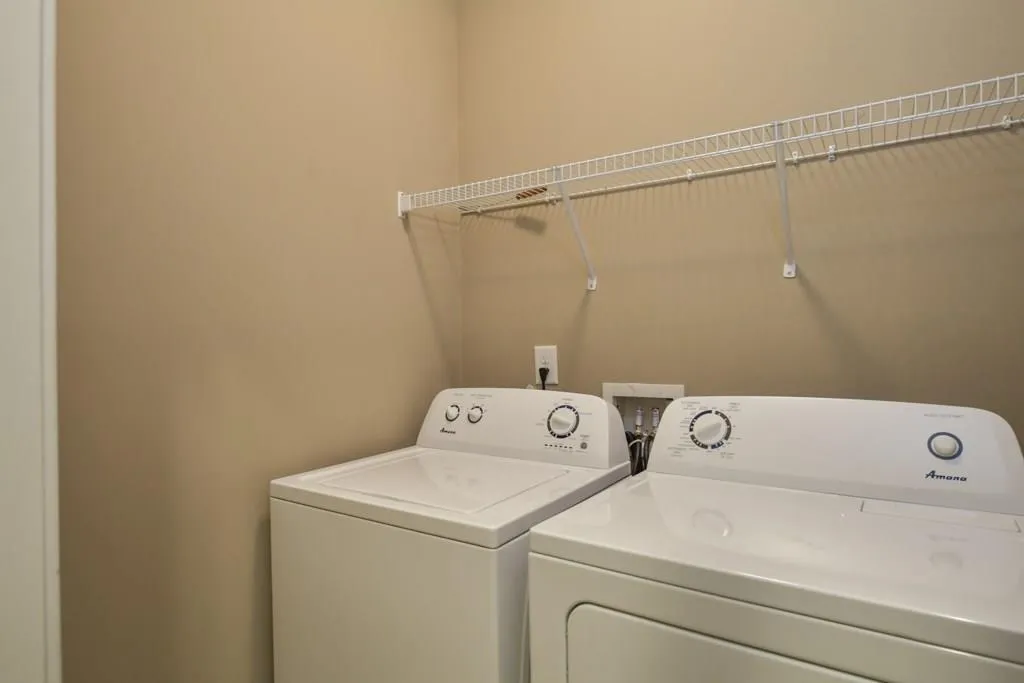 443 Alderwood Street, Sandy Springs, Georgia 30328, 3 Bedrooms Bedrooms, ,3 BathroomsBathrooms,Residential,Sold,443 Alderwood Street,5940190