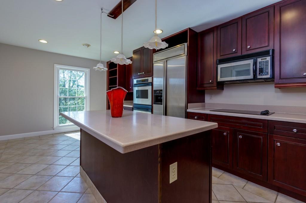 300 The Chace, Sandy Springs, Georgia 30328, 3 Bedrooms Bedrooms, ,3 BathroomsBathrooms,Residential,Sold,300 The Chace,7338464