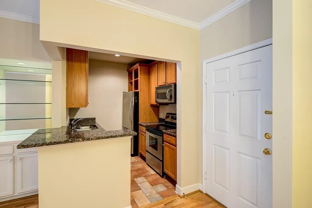 3071 Lenox Road Ne Unit 28, Atlanta, Georgia 30324, 2 Bedrooms Bedrooms, ,2 BathroomsBathrooms,Residential,Sold,3071 Lenox Road Ne Unit 28,5803411