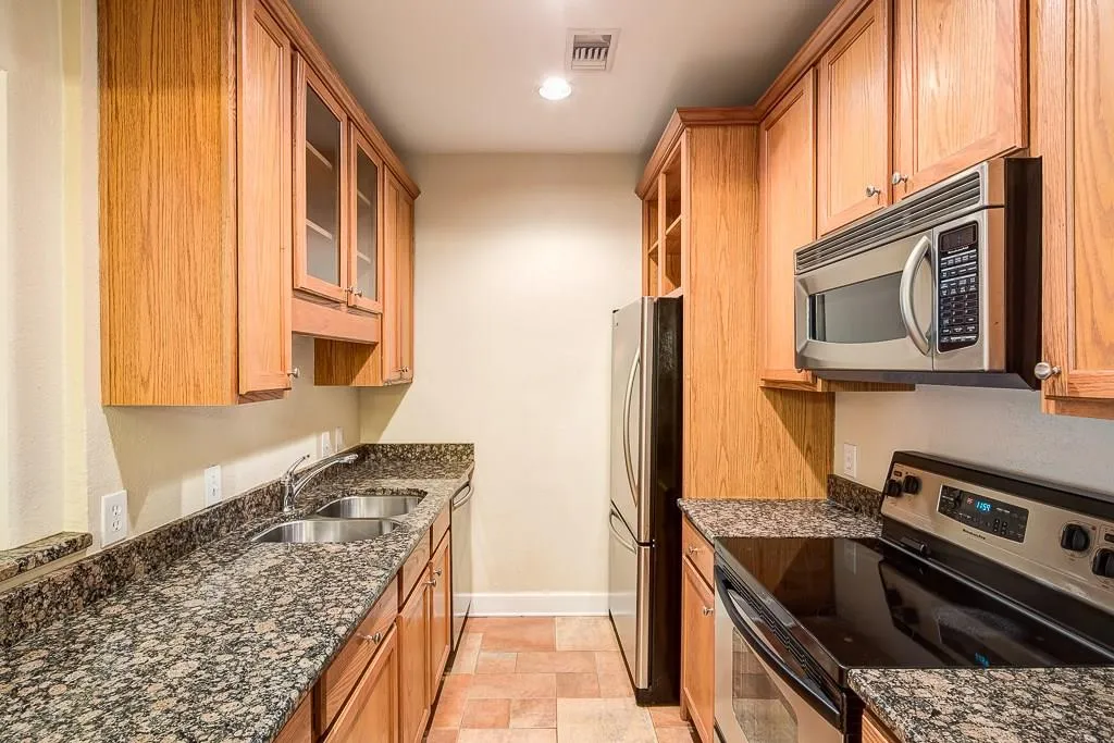 3071 Lenox Road Ne Unit 28, Atlanta, Georgia 30324, 2 Bedrooms Bedrooms, ,2 BathroomsBathrooms,Residential,Sold,3071 Lenox Road Ne Unit 28,5803411