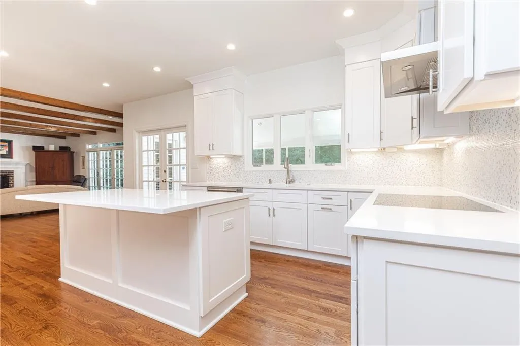 6445 River Chase Circle, Atlanta, Georgia 30328, 5 Bedrooms Bedrooms, ,4 BathroomsBathrooms,Residential,Sold,6445 River Chase Circle,6780160