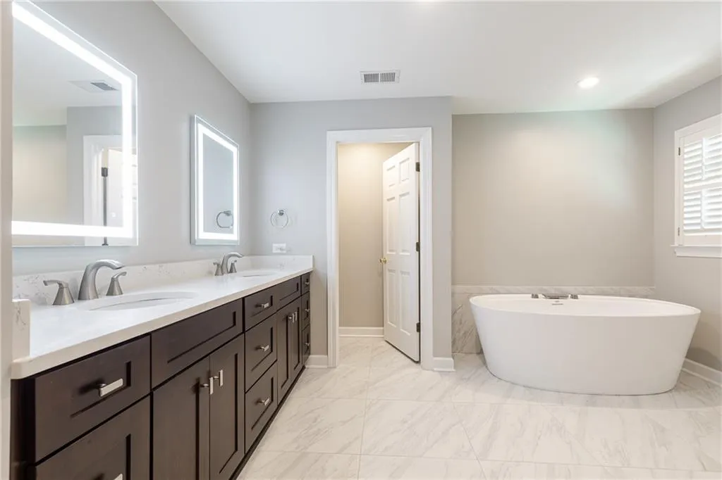 6445 River Chase Circle, Atlanta, Georgia 30328, 5 Bedrooms Bedrooms, ,4 BathroomsBathrooms,Residential,Sold,6445 River Chase Circle,6780160