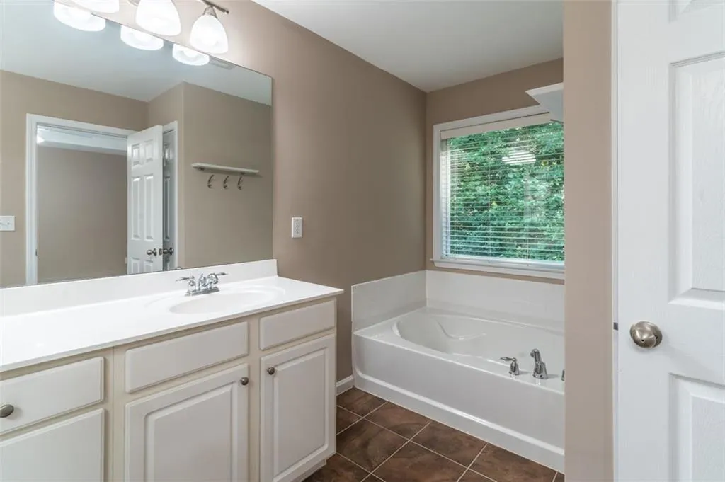 691 Coligny Court, Sandy Springs, Georgia 30350, 3 Bedrooms Bedrooms, ,3 BathroomsBathrooms,Residential,Sold,691 Coligny Court,6910142