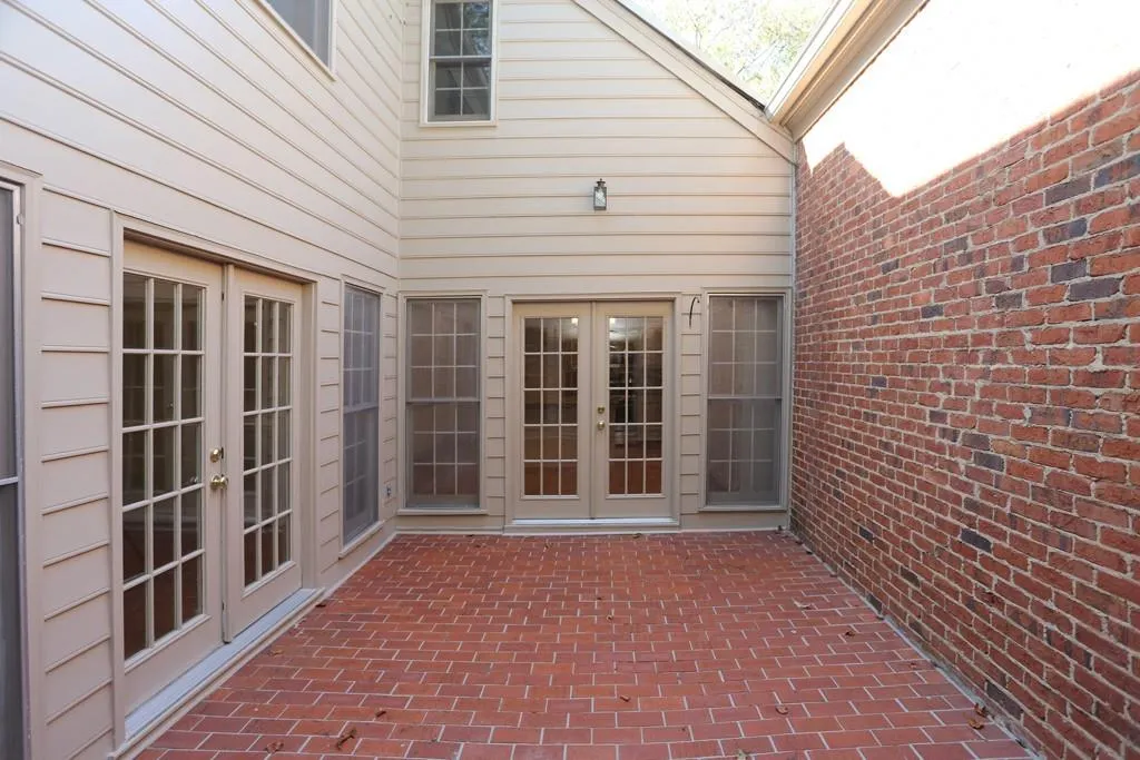 420 Greenlaurel Drive, Sandy Springs, Georgia 30342, 4 Bedrooms Bedrooms, ,3 BathroomsBathrooms,Residential,Sold,420 Greenlaurel Drive,6095851