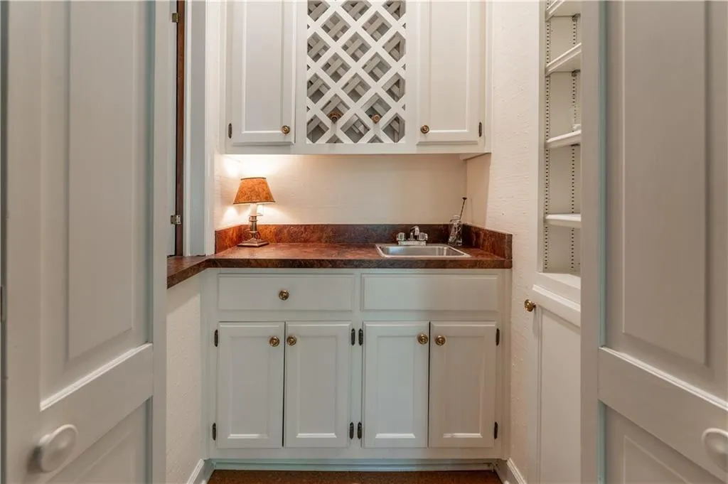 335 Cameron Ridge Drive, Atlanta, Georgia 30328, 5 Bedrooms Bedrooms, ,5 BathroomsBathrooms,Residential,For Sale,335 Cameron Ridge Drive,7573166