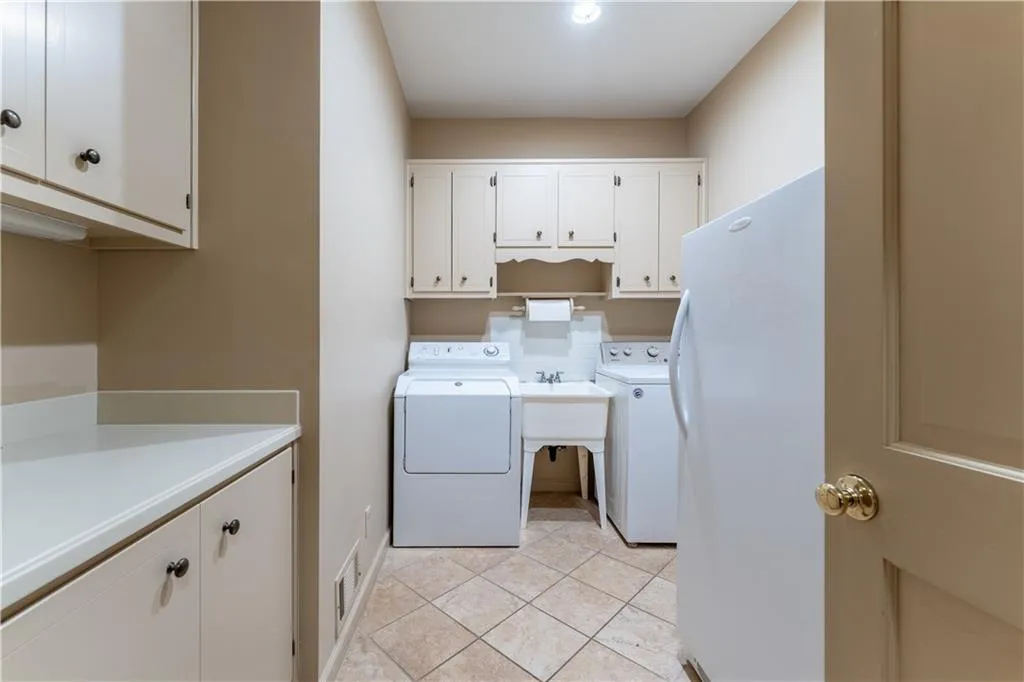 335 Cameron Ridge Drive, Atlanta, Georgia 30328, 5 Bedrooms Bedrooms, ,5 BathroomsBathrooms,Residential,For Sale,335 Cameron Ridge Drive,7573166