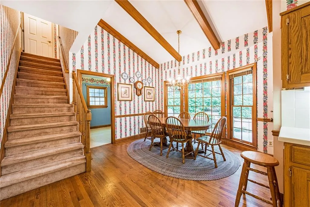 7570 Brigham Drive, Sandy Springs, Georgia 30350, 5 Bedrooms Bedrooms, ,4 BathroomsBathrooms,Residential,Sold,7570 Brigham Drive,7101571