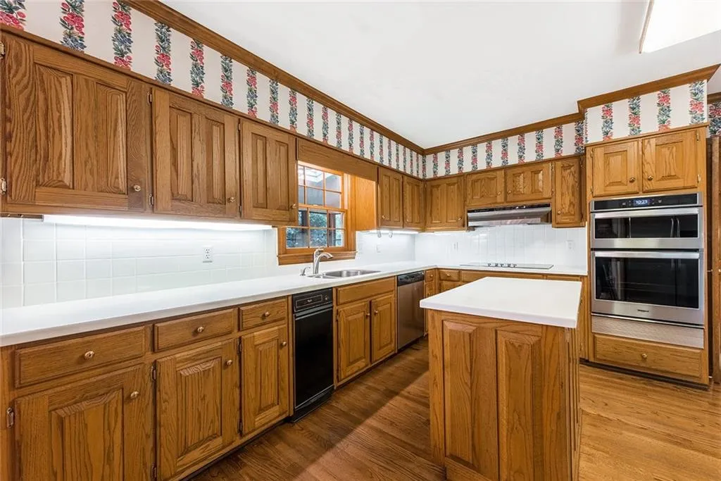 7570 Brigham Drive, Sandy Springs, Georgia 30350, 5 Bedrooms Bedrooms, ,4 BathroomsBathrooms,Residential,Sold,7570 Brigham Drive,7101571