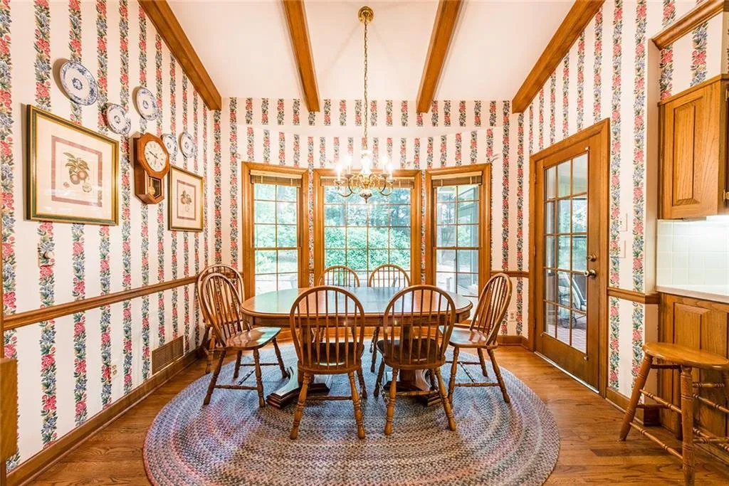 7570 Brigham Drive, Sandy Springs, Georgia 30350, 5 Bedrooms Bedrooms, ,4 BathroomsBathrooms,Residential,Sold,7570 Brigham Drive,7101571