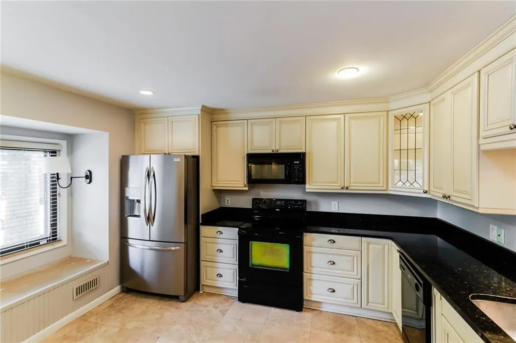 522 Sutters Point, Atlanta, Georgia 30328, 2 Bedrooms Bedrooms, ,2 BathroomsBathrooms,Residential,Sold,522 Sutters Point,6941500
