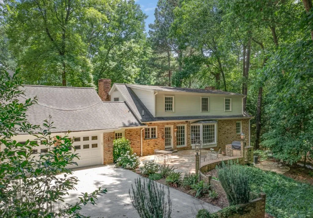 135 River Court Parkway, Sandy Springs, Georgia 30328, 3 Bedrooms Bedrooms, ,2 BathroomsBathrooms,Residential,Sold,135 River Court Parkway,6897719