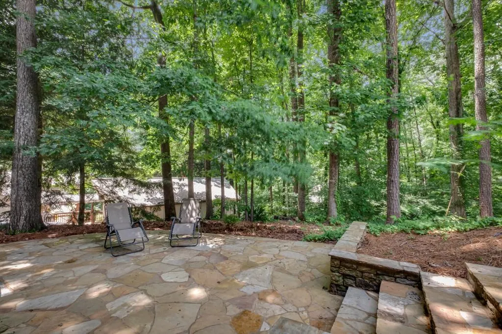135 River Court Parkway, Sandy Springs, Georgia 30328, 3 Bedrooms Bedrooms, ,2 BathroomsBathrooms,Residential,Sold,135 River Court Parkway,6897719