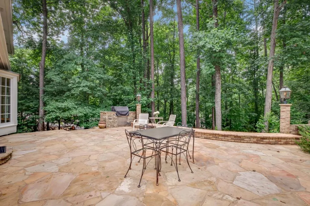 135 River Court Parkway, Sandy Springs, Georgia 30328, 3 Bedrooms Bedrooms, ,2 BathroomsBathrooms,Residential,Sold,135 River Court Parkway,6897719