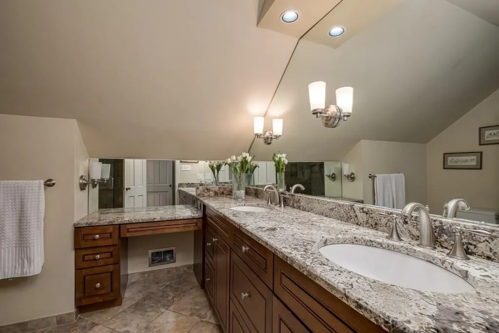 135 River Court Parkway, Sandy Springs, Georgia 30328, 3 Bedrooms Bedrooms, ,2 BathroomsBathrooms,Residential,Sold,135 River Court Parkway,6897719
