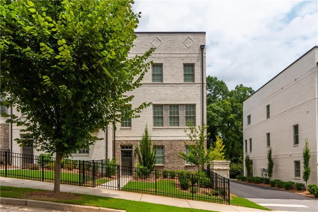 6077 Boylston Drive Unit 11, Atlanta, Georgia 30328, 3 Bedrooms Bedrooms, ,3 BathroomsBathrooms,Residential,Sold,6077 Boylston Drive Unit 11,6948315