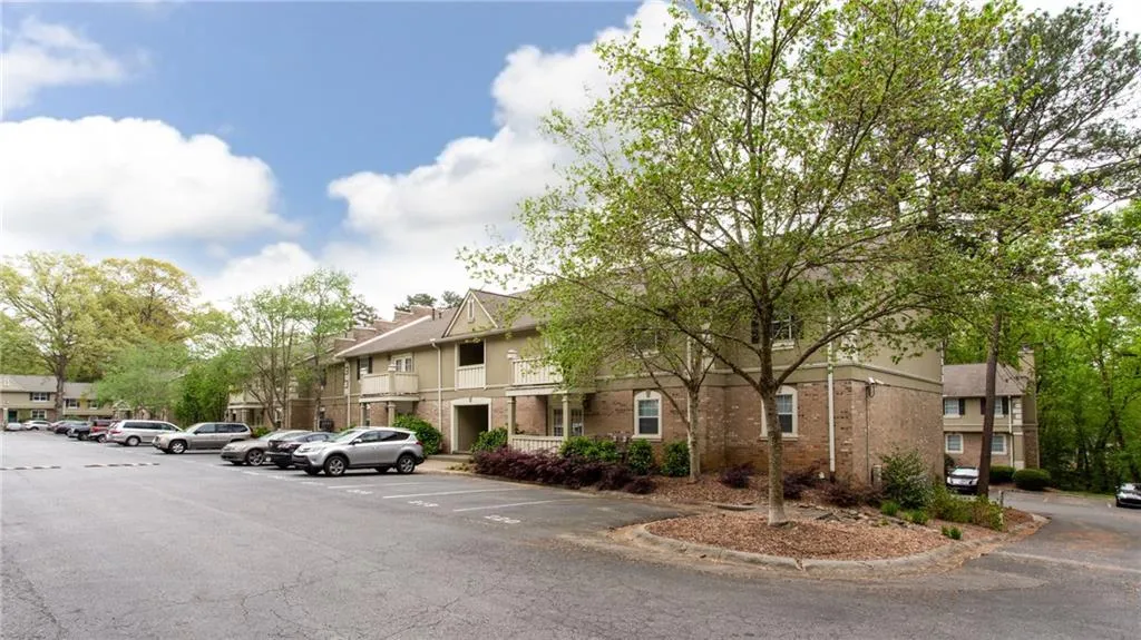 6900 Roswell Road Ne Unit Q16, Atlanta, Georgia 30328, 2 Bedrooms Bedrooms, ,2 BathroomsBathrooms,Residential,Sold,6900 Roswell Road Ne Unit Q16,6537624