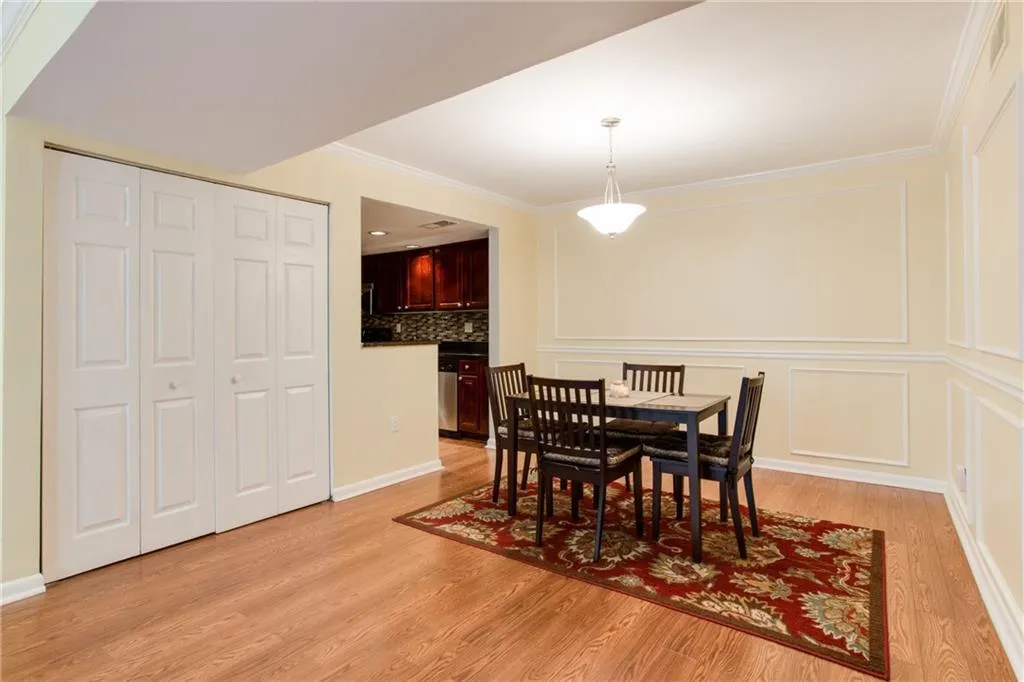 6900 Roswell Road Ne Unit Q16, Atlanta, Georgia 30328, 2 Bedrooms Bedrooms, ,2 BathroomsBathrooms,Residential,Sold,6900 Roswell Road Ne Unit Q16,6537624