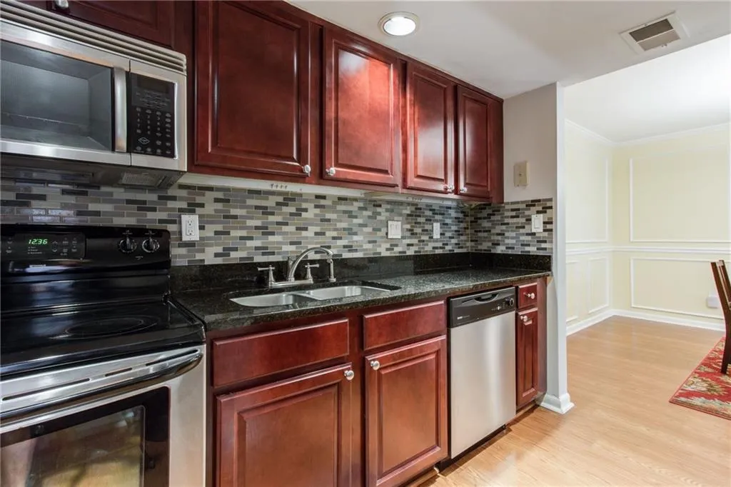 6900 Roswell Road Ne Unit Q16, Atlanta, Georgia 30328, 2 Bedrooms Bedrooms, ,2 BathroomsBathrooms,Residential,Sold,6900 Roswell Road Ne Unit Q16,6537624