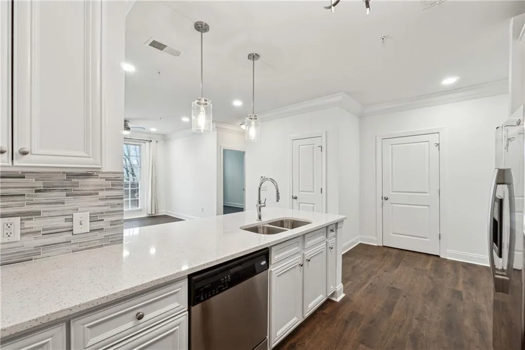 901 Abernathy Road Ne Unit 3200, Atlanta, Georgia 30328, 2 Bedrooms Bedrooms, ,2 BathroomsBathrooms,Residential,For Sale,901 Abernathy Road Ne Unit 3200,7734941